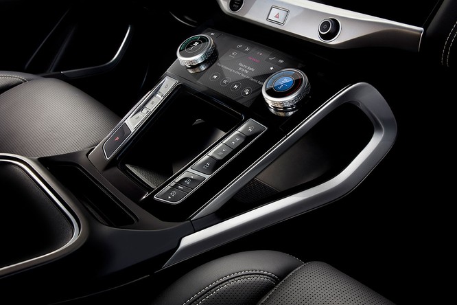 Jaguar I-PACE 2019: Quyết đấu đầu với đối thủ Tesla ảnh 22