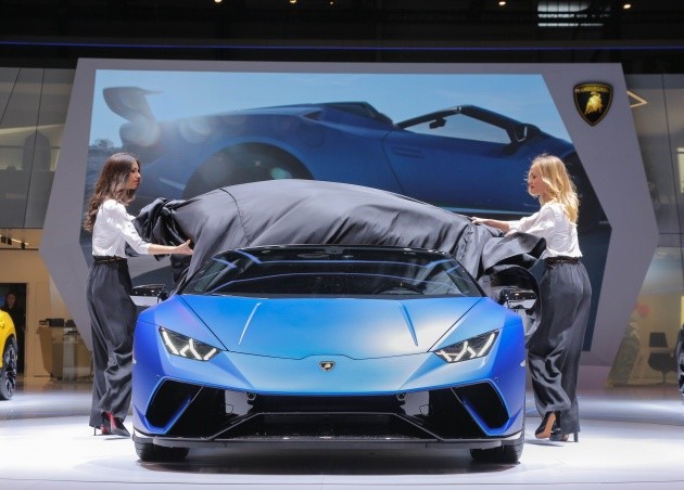 Lamborghini Huracan đã cho thấy nó là một siêu xe “Hot” như thế nào ảnh 1