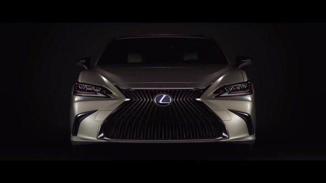 Lexus bất ngờ tiết lộ những hình ảnh đầu tiên của ES 2019 thế hệ mới ảnh 1