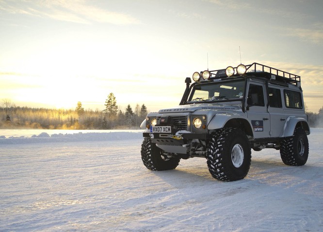 Nhìn lại 70 năm lịch sử của Land Rover qua từng tấm hình ảnh 10