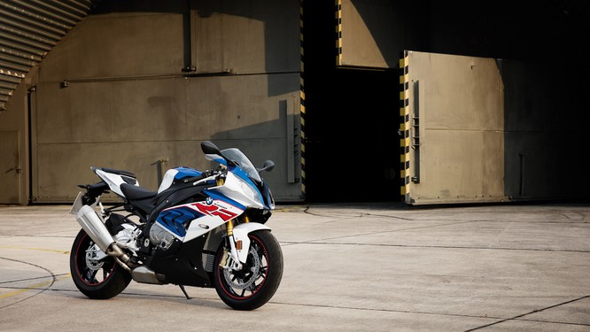 Giá bán loạt xe của BMW Motorrad bất ngờ giảm tới 200 triệu ảnh 6