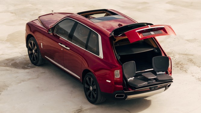 Rolls-Royce Cullinan 2018: Chiếc SUV siêu sang đáng mong đợi của năm 2018 ảnh 4