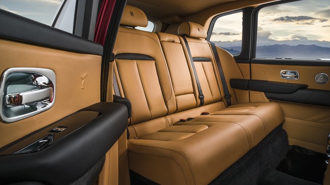Rolls-Royce Cullinan 2018: Chiếc SUV siêu sang đáng mong đợi của năm 2018 ảnh 16