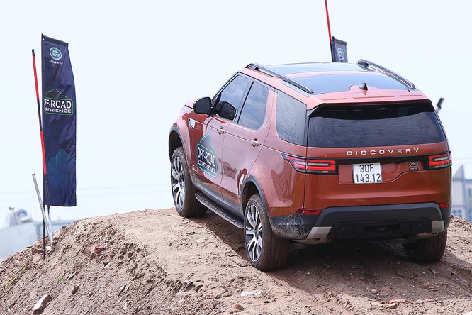 Với Land Rover, một tay mơ cũng có thể trở thành một chuyên gia Off-road ảnh 6