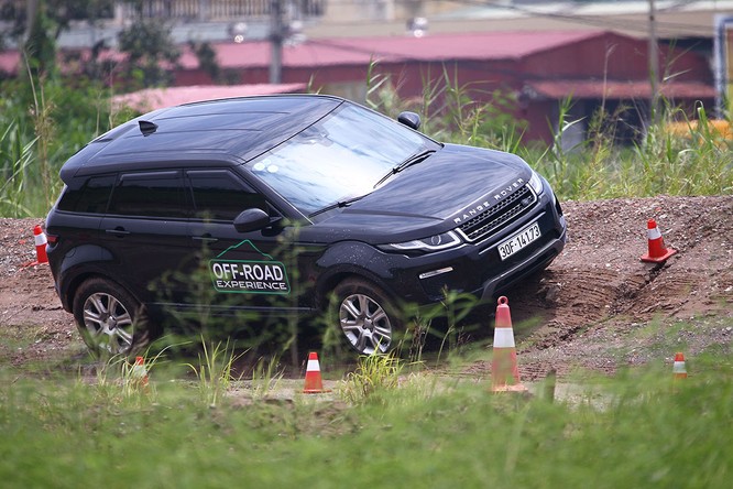 Với Land Rover, một tay mơ cũng có thể trở thành một chuyên gia Off-road ảnh 7