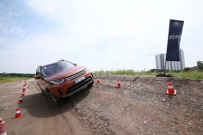 Với Land Rover, một tay mơ cũng có thể trở thành một chuyên gia Off-road ảnh 3