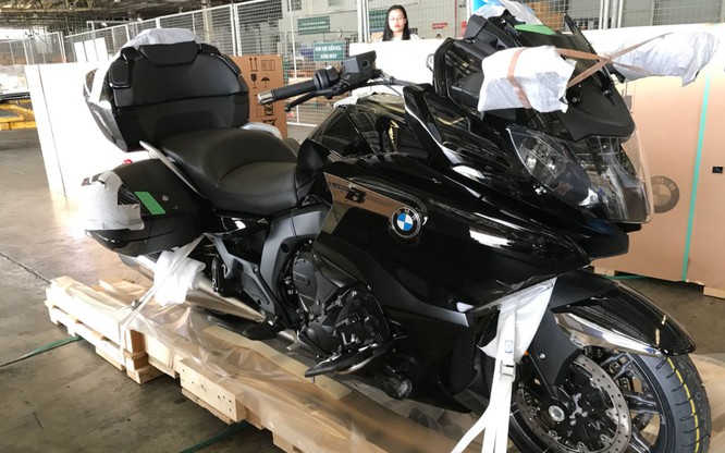 BMW R nineT Spezial và K1600 Grand America bất ngờ xuất hiện tại sân bay Tân Sơn Nhất ảnh 10