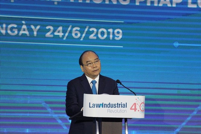 Thủ tướng Nguyễn Xuân Phúc: Hoàn thiện thể chế pháp luật trong thời đại 4.0 là vô cùng quan trọng ảnh 1