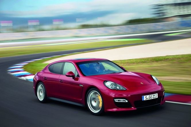 Porsche triệu hồi gần 100.000 chiếc Cayenne và Panamera ảnh 1