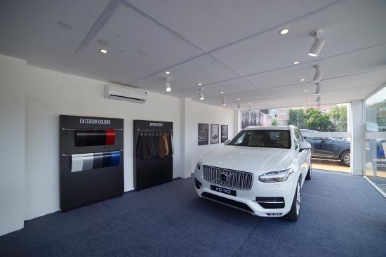 Volvo mang showroom di động tới Lào Cai và Vinh ảnh 1