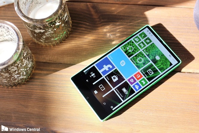 Chiêm ngưỡng smartphone viền siêu mỏng "suýt ra mắt" của Microsoft ảnh 4