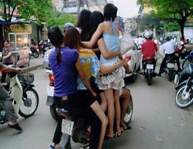 Cười đau bụng với "Người vận chuyển" phiên bản Việt Nam ảnh 27