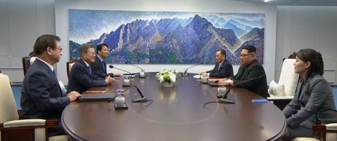 Toàn cảnh cuộc gặp lịch sử giữa Chủ tịch Triều Tiên Kim Jong Un và Tổng thống Hàn Quốc Moon Jae In ảnh 20