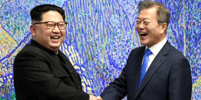 Toàn cảnh cuộc gặp lịch sử giữa Chủ tịch Triều Tiên Kim Jong Un và Tổng thống Hàn Quốc Moon Jae In ảnh 23