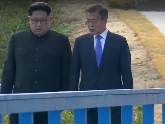 Toàn cảnh cuộc gặp lịch sử giữa Chủ tịch Triều Tiên Kim Jong Un và Tổng thống Hàn Quốc Moon Jae In ảnh 28