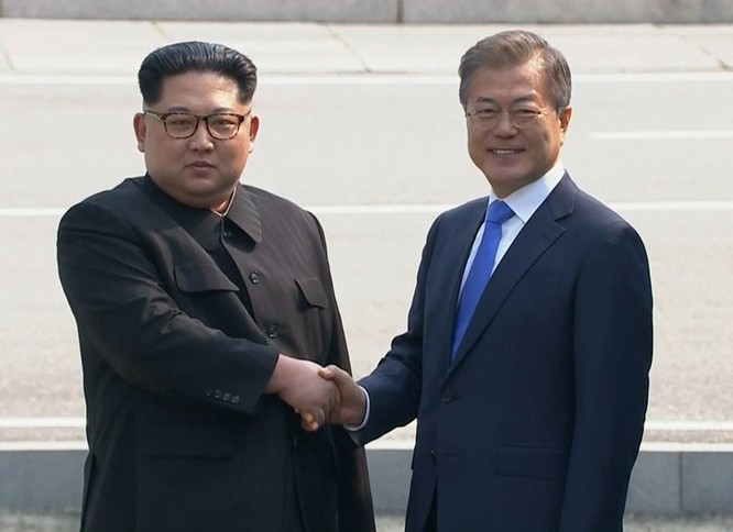 Toàn cảnh cuộc gặp lịch sử giữa Chủ tịch Triều Tiên Kim Jong Un và Tổng thống Hàn Quốc Moon Jae In ảnh 41