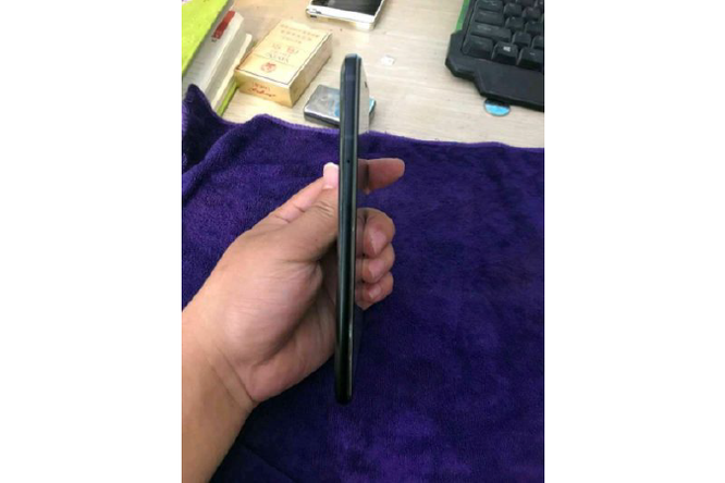 HTC U12+ lộ diện qua ảnh chụp trộm: thiết kế không ấn tượng ảnh 6