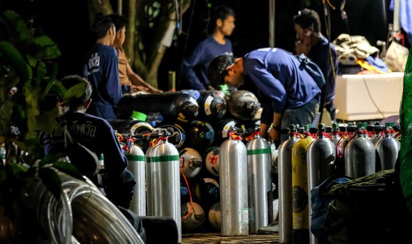 Cập nhật chiến dịch giải cứu đội bóng Thái Lan: 8 cậu bé đã được giải cứu ảnh 21