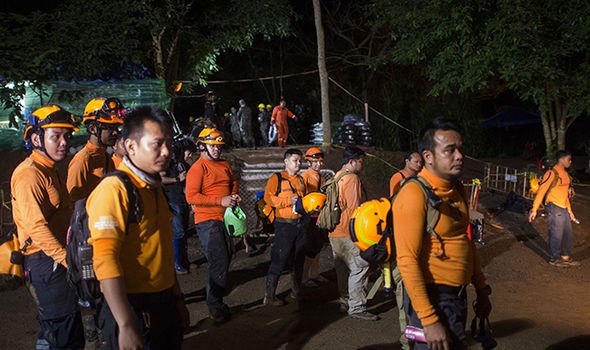 Cập nhật chiến dịch giải cứu đội bóng Thái Lan: 8 cậu bé đã được giải cứu ảnh 22