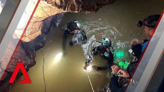 Ngày đầu tiên giải cứu đội bóng thiếu niên bị mắc kẹt trong hang Tham Luang