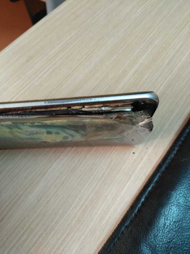 Galaxy S7 Edge phát nổ sau khi “đóng băng” và tắt máy ảnh 2