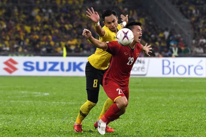 Fox Sport chỉ ra 5 điểm nhấn trận Malaysia - Việt Nam: “Đỗ Duy Mạnh đã không bị thẻ đỏ khi huých cùi trỏ vào Zaquan” ảnh 4