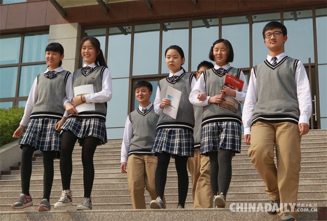 Trung Quốc gắn chip vào đồng phục học sinh để theo dõi ảnh 1