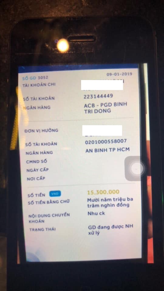 Một thương gia ở TP.HCM bị lừa mất iPhone: Cảnh báo về lỗ hổng chuyển khoản online liên ngân hàng ảnh 1