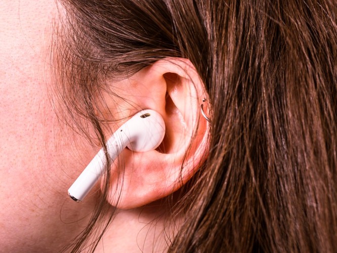 Đánh giá tai nghe không dây AirPods của Apple và Galaxy Buds của Samsung ảnh 13