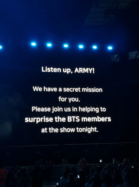 Hơn 60.000 ARMY đã dành cho BTS bất ngờ gì tại "thánh địa" Wembley mà khiến các thành viên phải bật khóc nức nở? ảnh 1