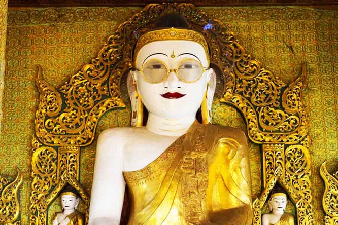 “Đeo kính”, “có nốt mụn ruồi” - Những tượng Phật “lạ lùng” nhất thế giới tại Myanmar ảnh 1