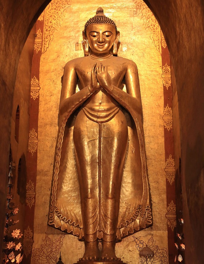 “Đeo kính”, “có nốt mụn ruồi” - Những tượng Phật “lạ lùng” nhất thế giới tại Myanmar ảnh 8