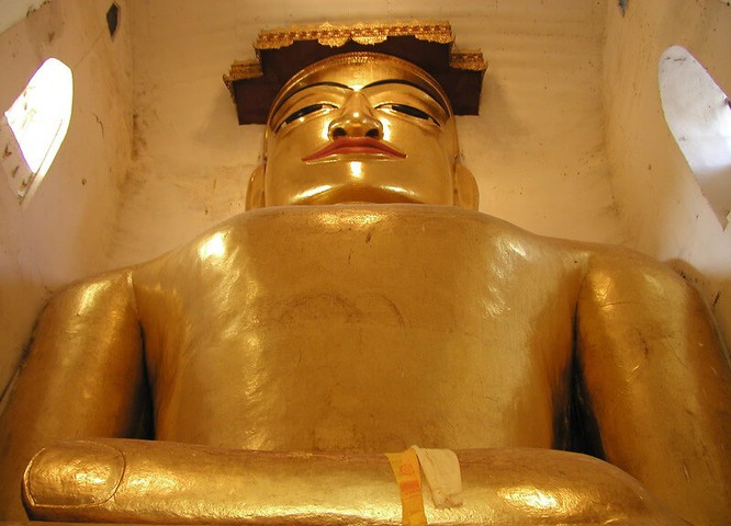 “Đeo kính”, “có nốt mụn ruồi” - Những tượng Phật “lạ lùng” nhất thế giới tại Myanmar ảnh 9