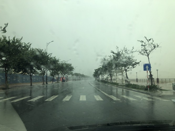 Cập nhật bão số 9: Những hình ảnh mới nhất từ Đà Nẵng ảnh 14