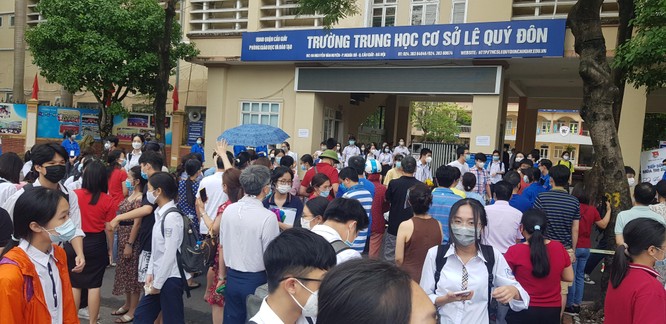 Sáng nay 12/6, 93.000 thí sinh Hà Nội đã bước vào kỳ thi tuyển sinh THPT công lập ảnh 16