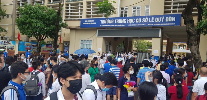 Sáng nay 12/6, 93.000 thí sinh Hà Nội đã bước vào kỳ thi tuyển sinh THPT công lập ảnh 15