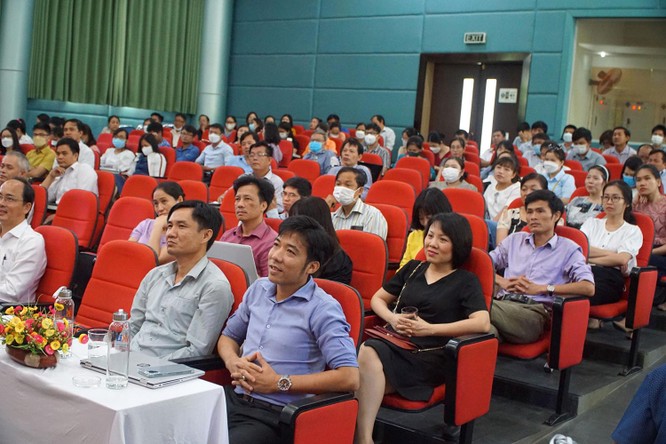 Chủ tịch danh dự VDCA nói chuyện chuyên đề tại Đại học Công nghệ thông tin và Truyền thông Việt-Hàn ảnh 2