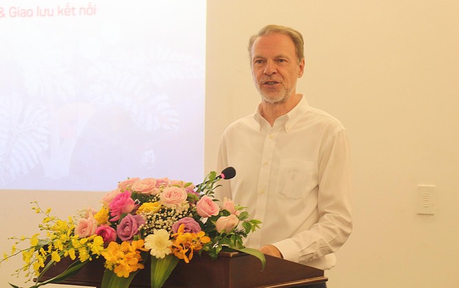 Bảo tàng Mỹ thuật Việt Nam đón các đại sứ và đại diện UNESCO tham quan tìm hiểu tranh sơn mài ảnh 1