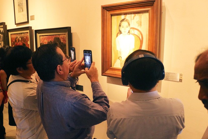 Bảo tàng Mỹ thuật Việt Nam đón các đại sứ và đại diện UNESCO tham quan tìm hiểu tranh sơn mài ảnh 5