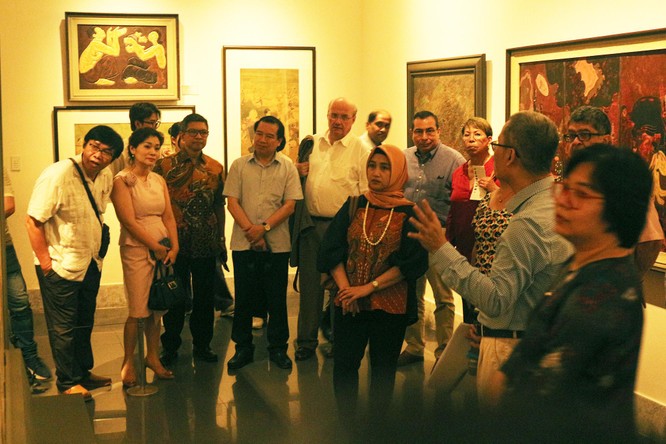 Bảo tàng Mỹ thuật Việt Nam đón các đại sứ và đại diện UNESCO tham quan tìm hiểu tranh sơn mài ảnh 8