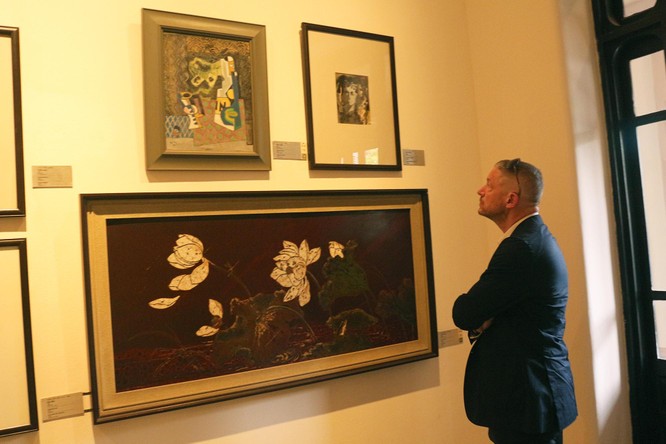 Bảo tàng Mỹ thuật Việt Nam đón các đại sứ và đại diện UNESCO tham quan tìm hiểu tranh sơn mài ảnh 9