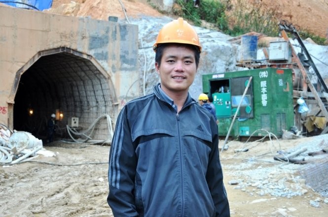 Anh Trần Xuân Lộc, người khoan thành công cả hai mũi khoan tại hầm thủy điện bị sập - Ảnh: LÂM THIÊN