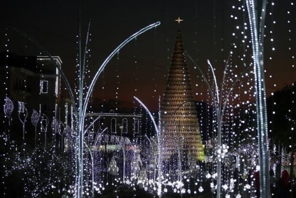 Cây thông Noel tại thành phố Byblos, Li-băng.