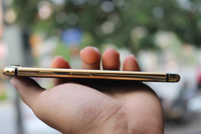 Cận cảnh bộ đôi iPhone 7 mạ vàng 24k tại Việt nam ảnh 7
