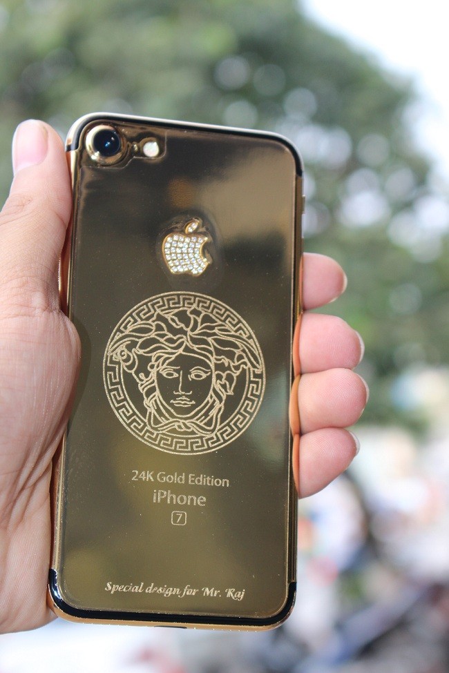 Cận cảnh bộ đôi iPhone 7 mạ vàng 24k tại Việt nam ảnh 8