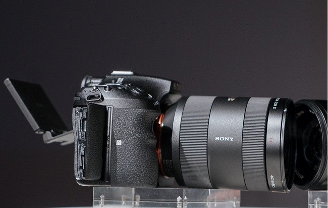 Cận cảnh Sony A99 II chụp hình 42,4MP, chống rung 5 trục ảnh 10
