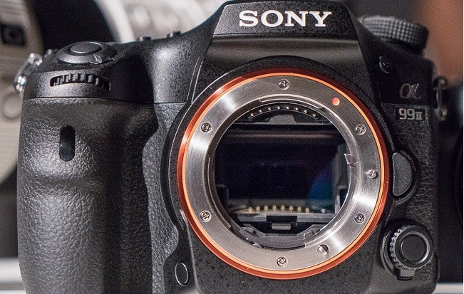 Sony A99 II là chiếc máy ảnh translucent mirror mới nhất của Sony, ra đời thay thế cho chiếc A99 đã ra mắt 4 năm nay.