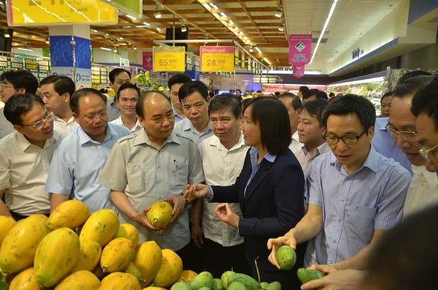 Thủ tướng bất ngờ kiểm tra suất ăn công nhân, “lót dạ” phở Sài Gòn ảnh 3