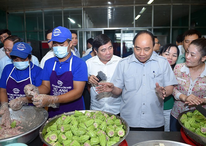 Thủ tướng bất ngờ kiểm tra suất ăn công nhân, “lót dạ” phở Sài Gòn ảnh 1