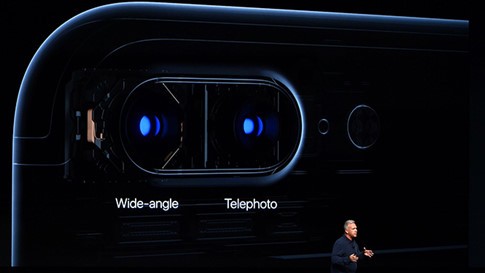 Là rất tuyệt vời cho một smartphone có cả camera thường, góc rộng và tele- (Ảnh: AFP).